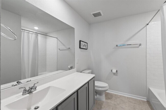 Building Photo - 5872 Strawflower Ln