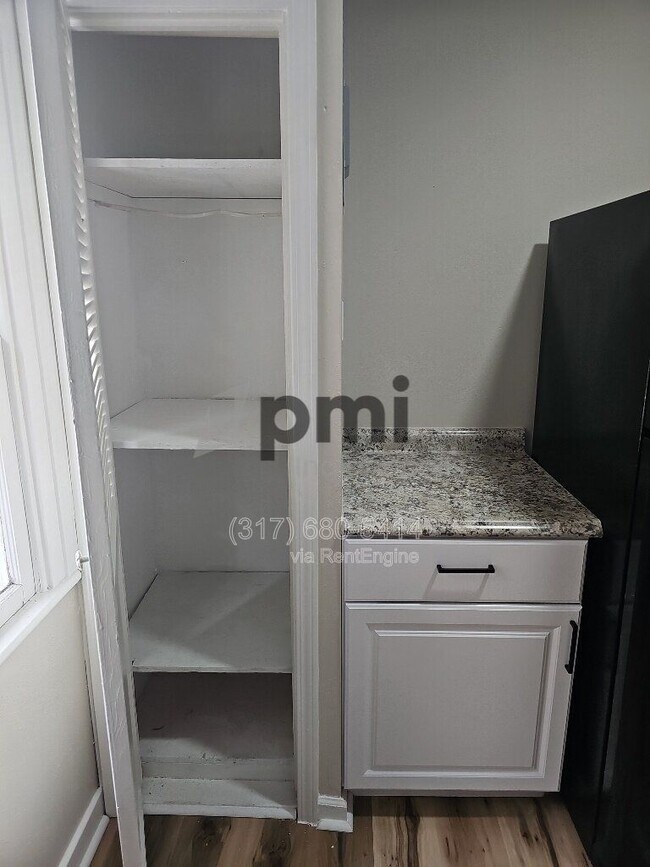 Building Photo - 303 S Fleming St