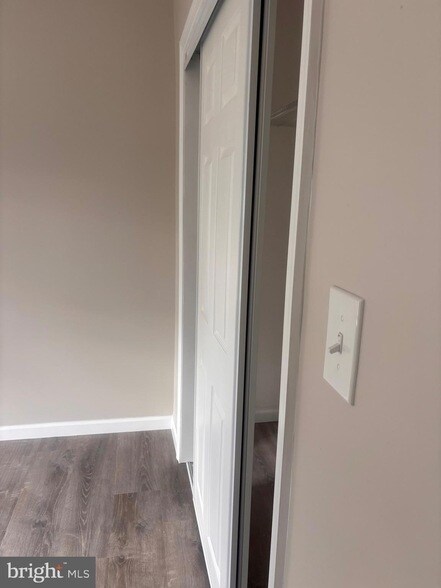 Building Photo - 113 N Hook Rd