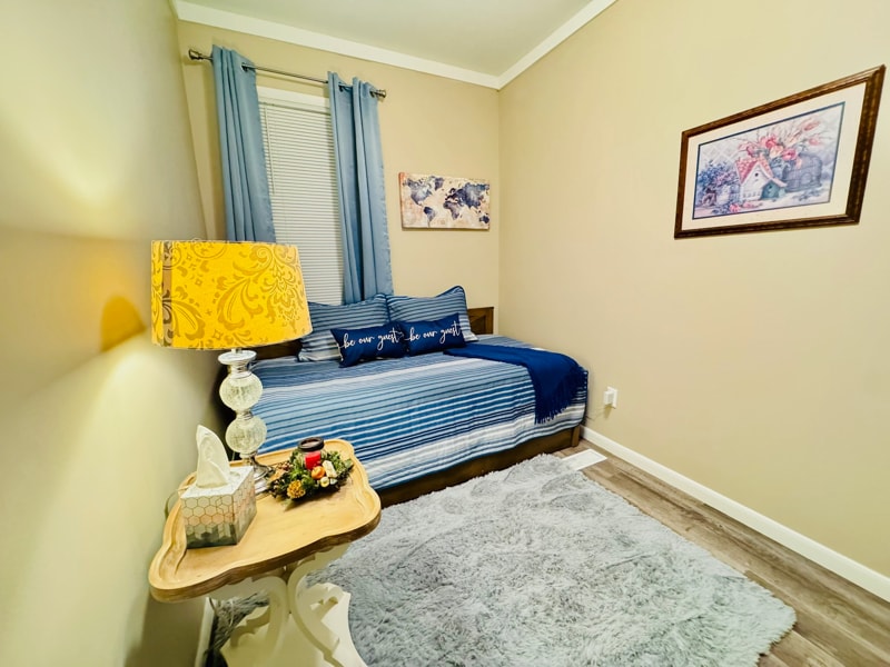 Building Photo - 922 W Broadway St