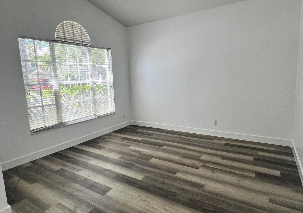 Building Photo - 1821 LONGVIEW Ln