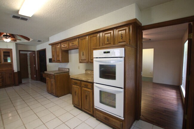 Building Photo - Beautiful 3 bedroom 2 bath home in Tyler!