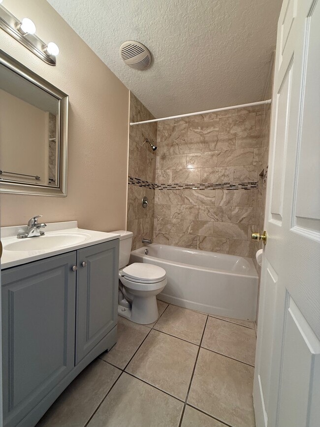 Building Photo - 972 N Fairbairn Dr