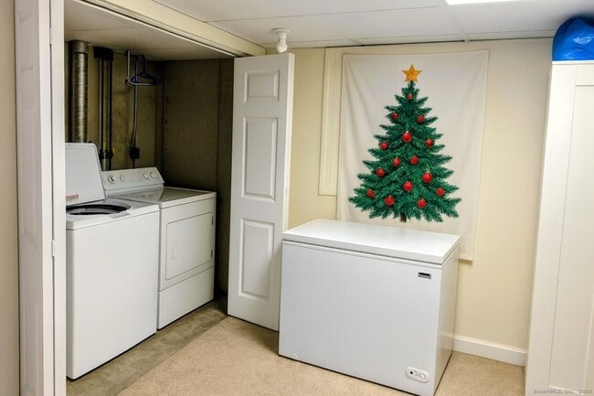 Building Photo - 48 Strawberry Hill Ave