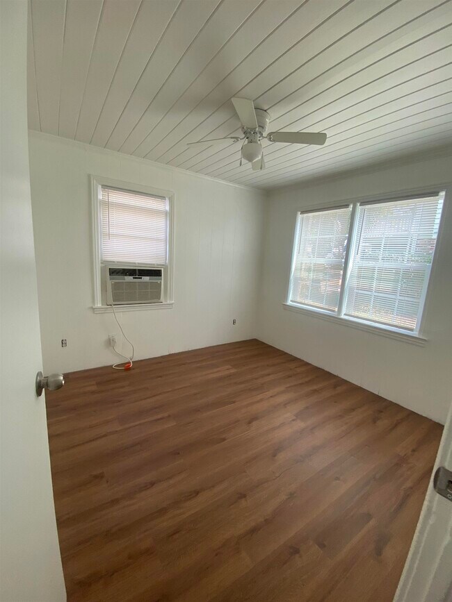 Building Photo - 2811 Sand Dunes Dr