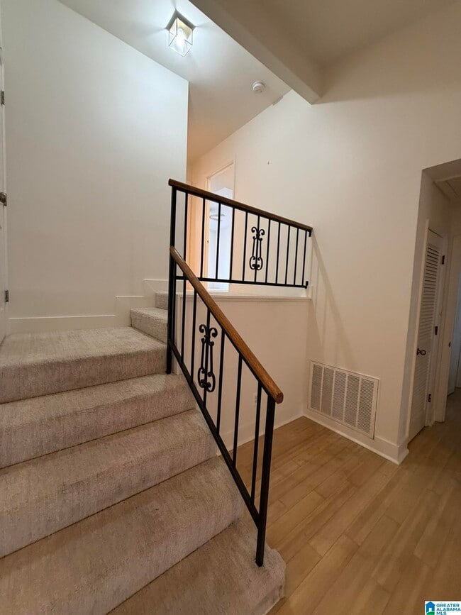 Building Photo - 118 W Green