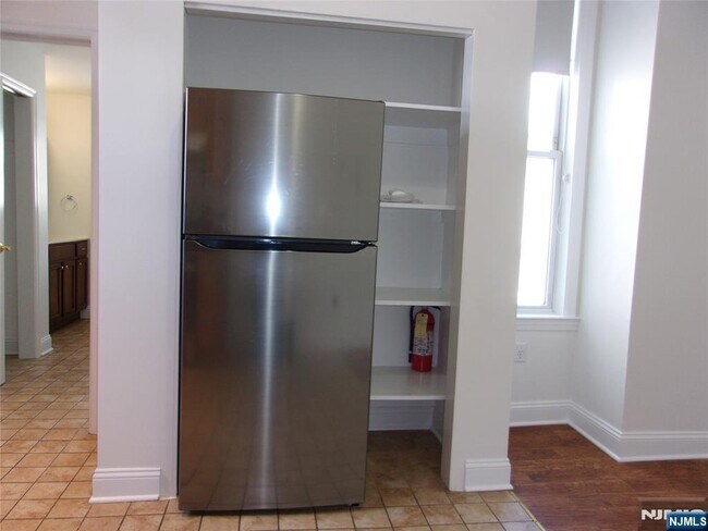 Building Photo - 1 Hawthorne Ave