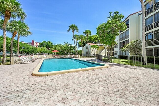 Building Photo - 2304 S Cypress Bend Dr