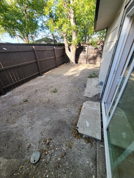 Building Photo - 2417 Castroville Rd