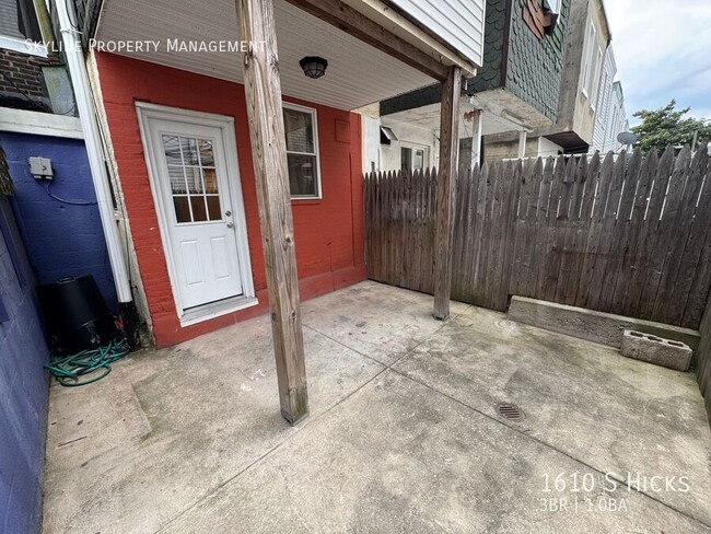Building Photo - 1610 S Hicks-