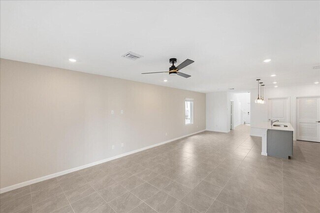 Building Photo - 11177 Fernbrook Dr