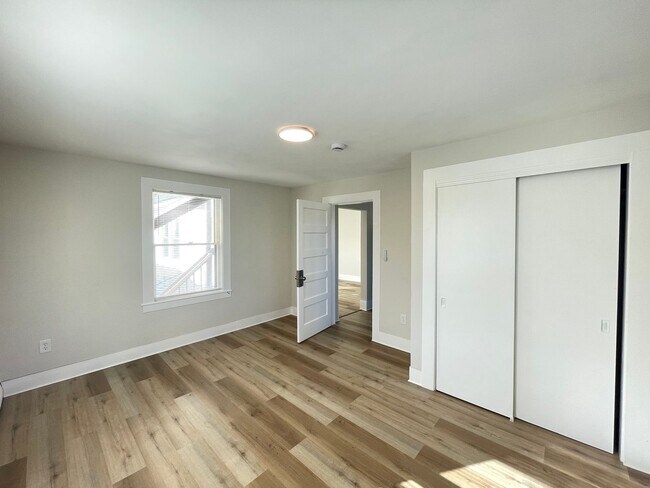 Building Photo - 55 Henriette St