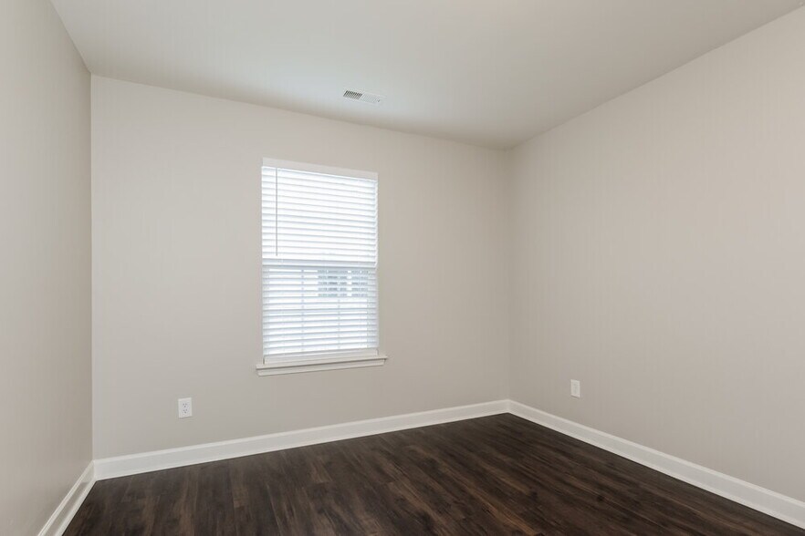 Building Photo - 2108 Thorn Crest Dr