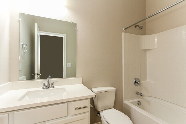 Building Photo - 7024 S 78th Dr