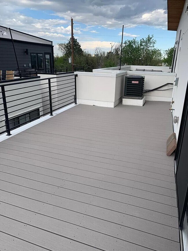 Building Photo - Beautiful Sloans lake Two Bed / Two and a half bath condo for rent