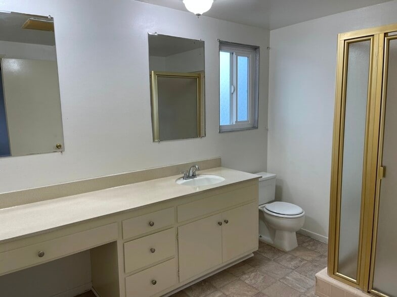 Building Photo - 22913 Juniper Ave