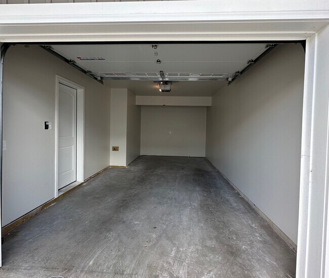 Building Photo - 120 Veery Wy