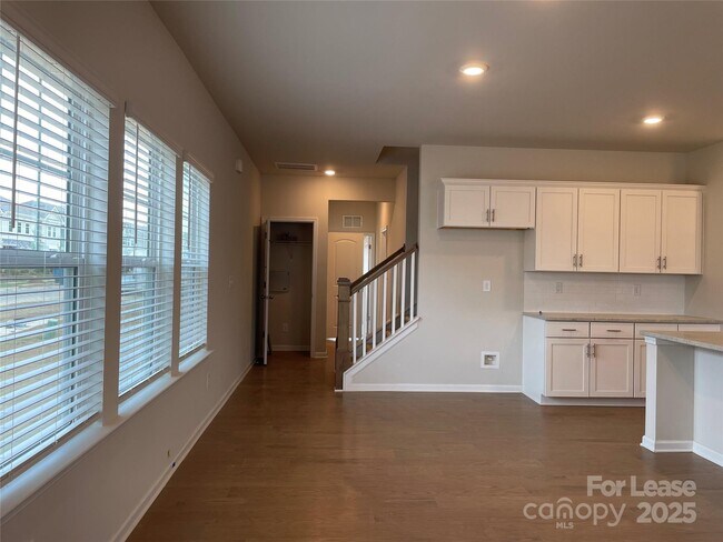 Building Photo - 403 Wescott St