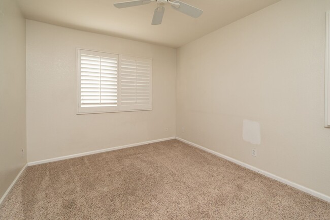 Building Photo - Lovely 3 Bedroom, 2.5 Bath Condo in San Dimas