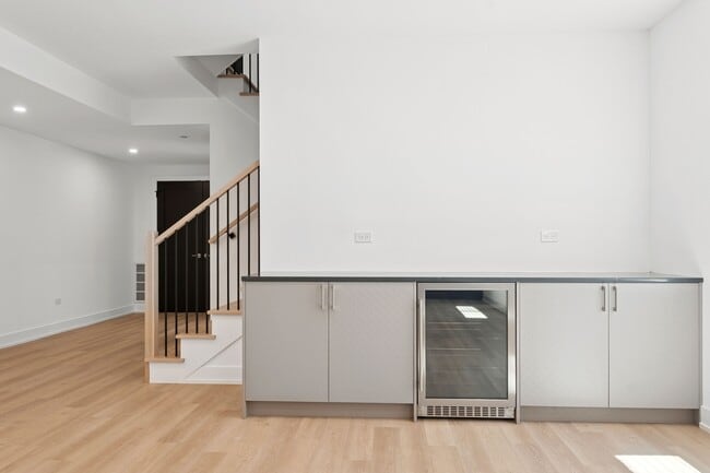 Building Photo - 9214 Washington St