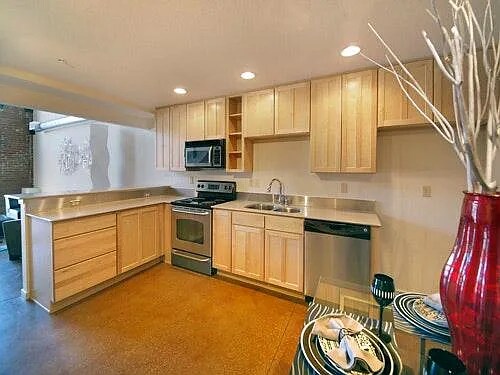 Building Photo - 3033 Blake St