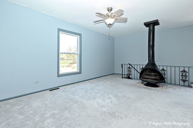 Building Photo - 1402 W Inverrary Ln