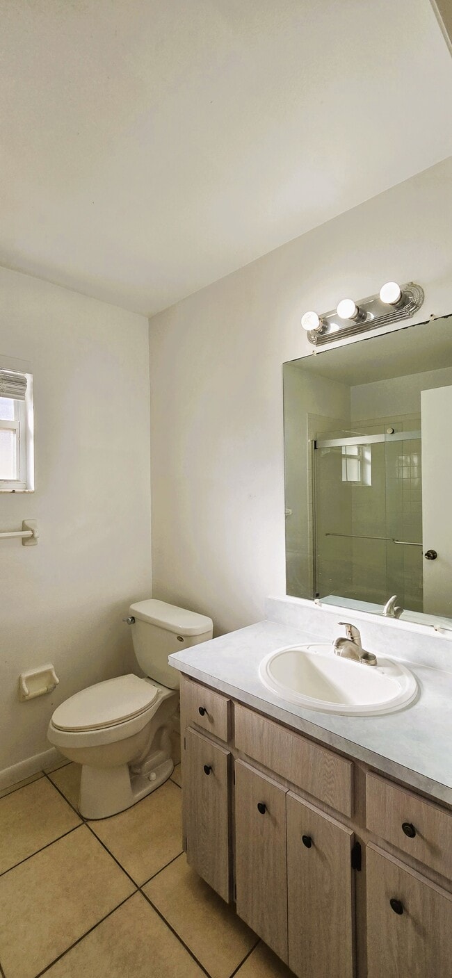 Building Photo - 10 Lynne Ln