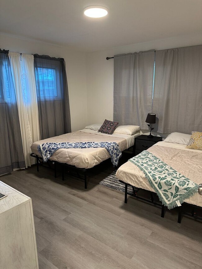 Building Photo - 521 N St