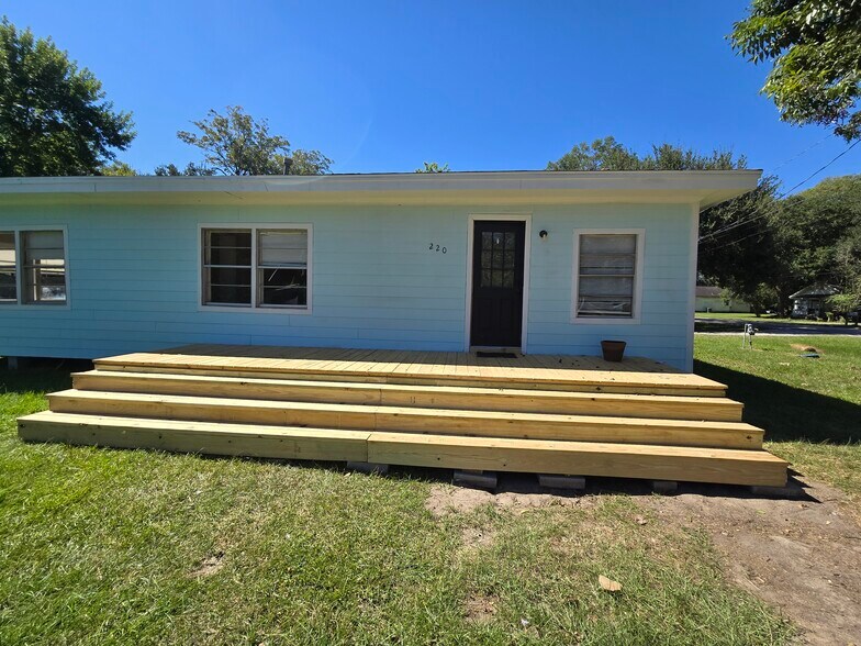 Building Photo - 220 East Cypress Street