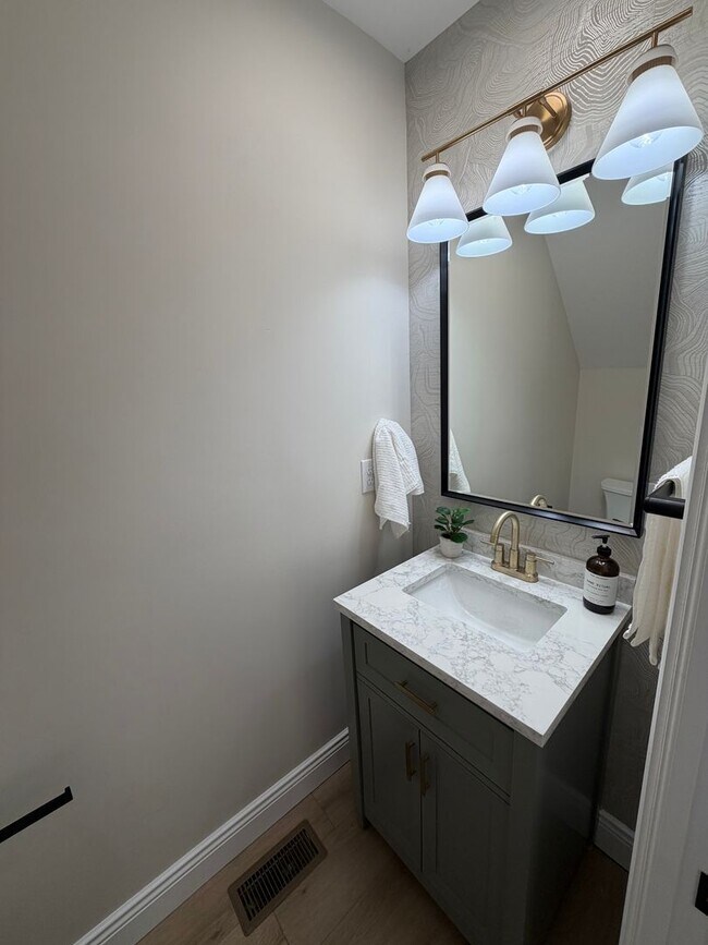 Building Photo - Beautiful Home in the Heart of Columbus