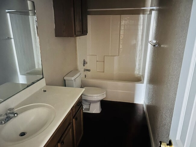 Building Photo - 2009 Charleston Ct