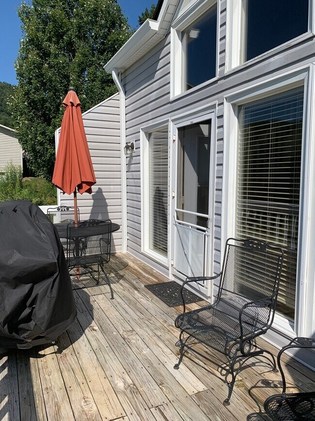 Building Photo - 2/2 Fully Furnished Condo in Willow Valley...