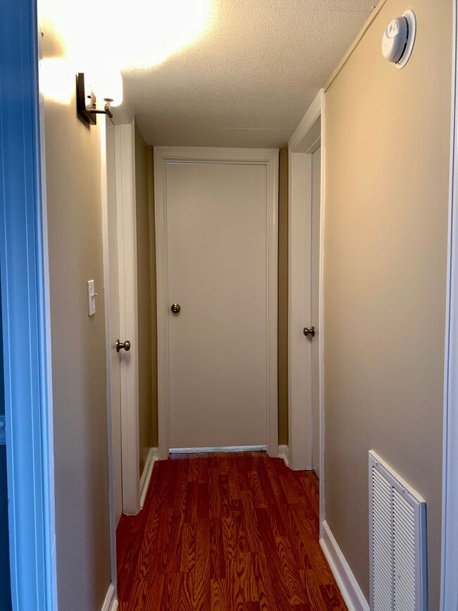 Building Photo - Renovated 3 Bedroom Home In Raleigh, Apply...