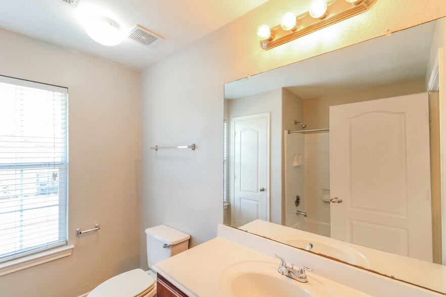 Building Photo - 9831 W Jennifer Way