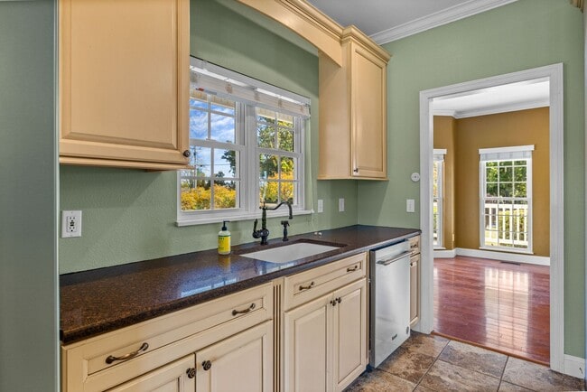 Building Photo - Greenback 37742 - 4 bedroom, 4.5 bath home - Contact Jeremy Logan (865) 307-2273