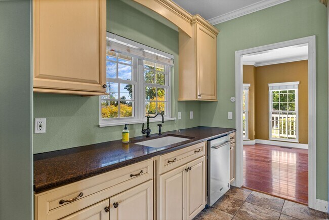 Building Photo - Greenback 37742 - 4 bedroom, 4.5 bath home...
