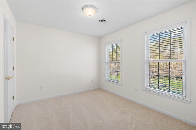 Building Photo - 5 Prescott Ln