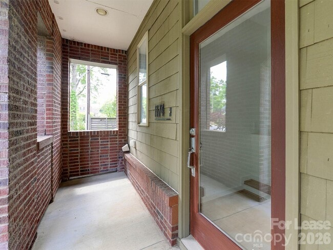 Building Photo - 1174 Park West Dr