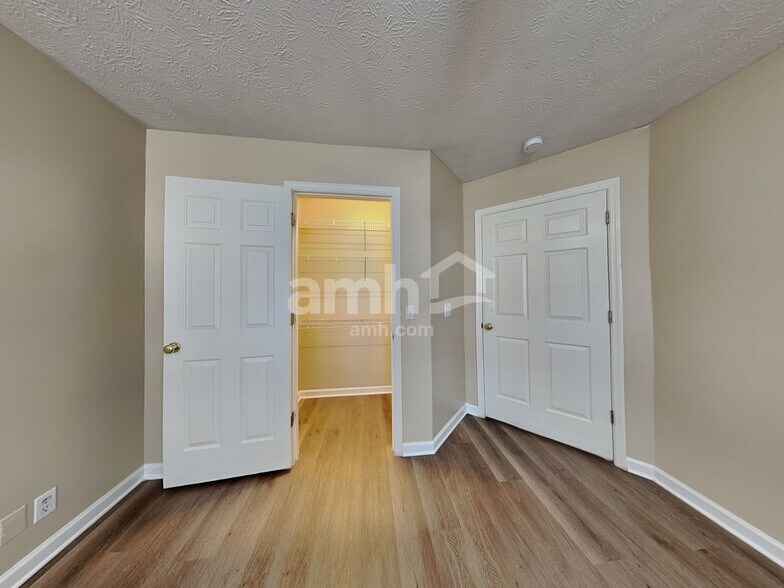 Building Photo - 1612 E Blairmont Dr