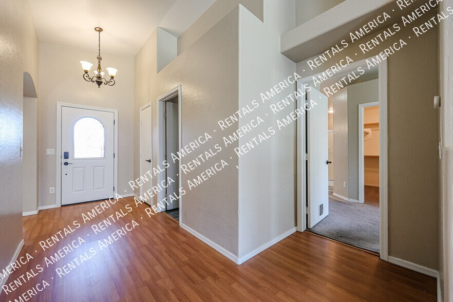Building Photo - 9714 W Heber Rd