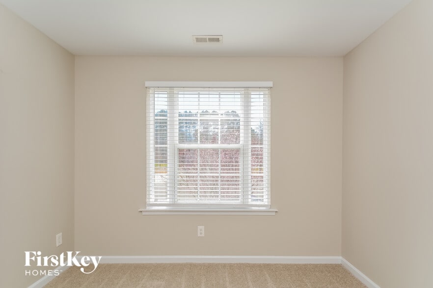 Building Photo - 6 Linkside Ct