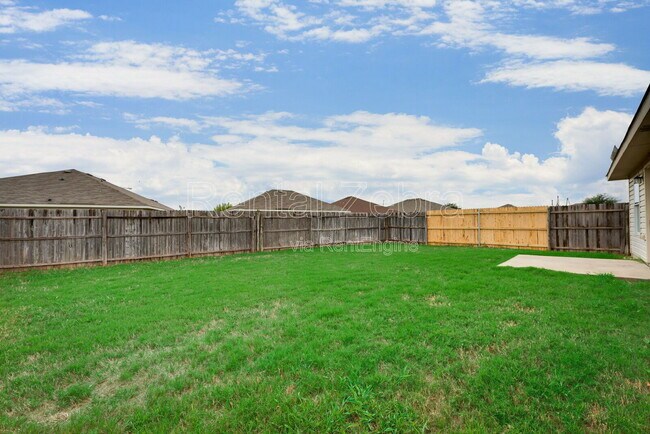 Building Photo - 1309 Hazelnut Dr