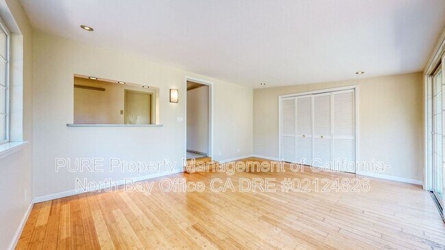 Building Photo - 652 Corlano Ave