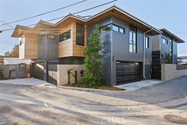 Building Photo - 922 W Clark Ave