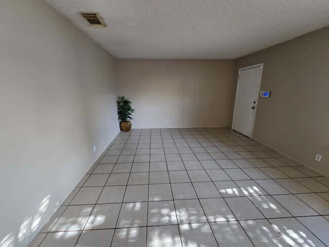 Building Photo - 8338 Longhorn Ridge Dr