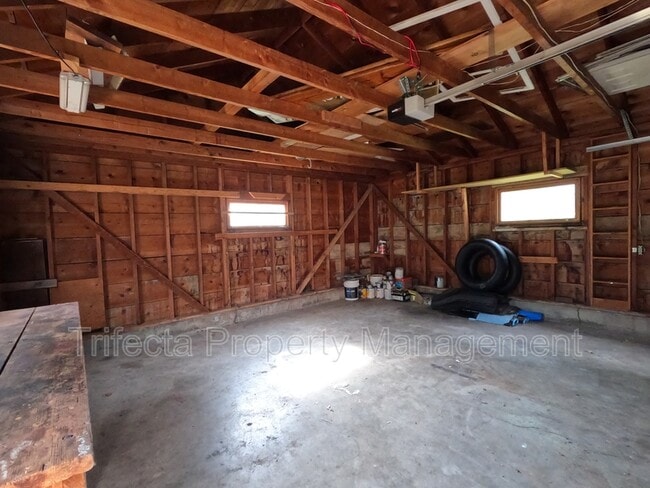 Building Photo - 622 Miller Dr
