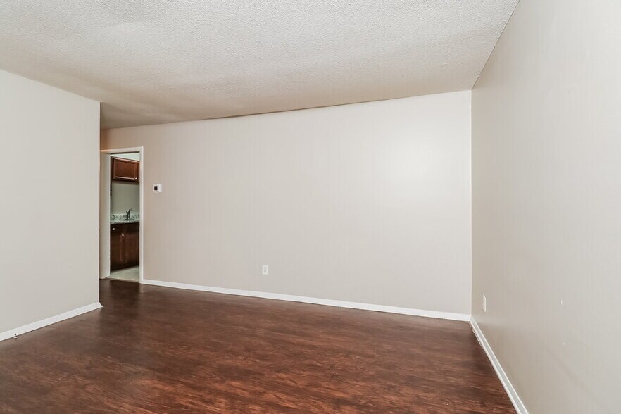 Building Photo - 4121 Carlyle Dr