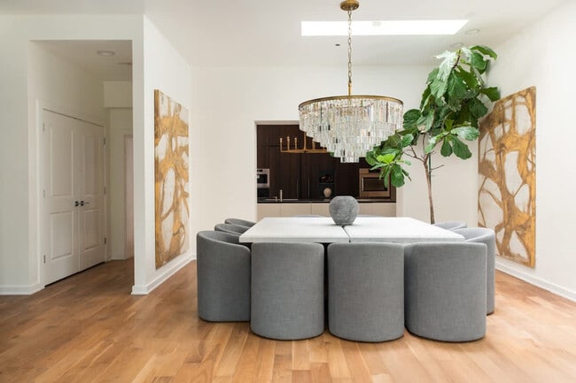 Building Photo - 22 E Elm St