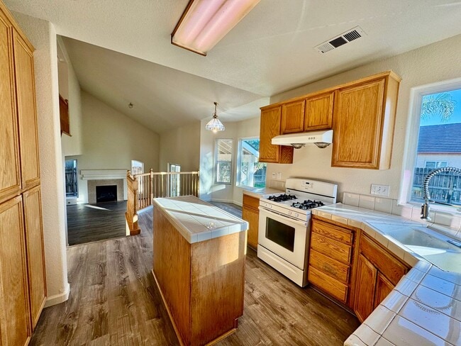 Building Photo - REDUCED!!! 4 Bedroom, 3 Bath Tri-Level Hom...