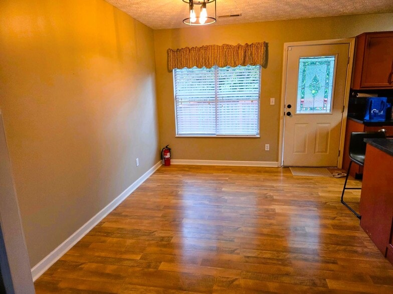 Building Photo - 273 River Valley Cir